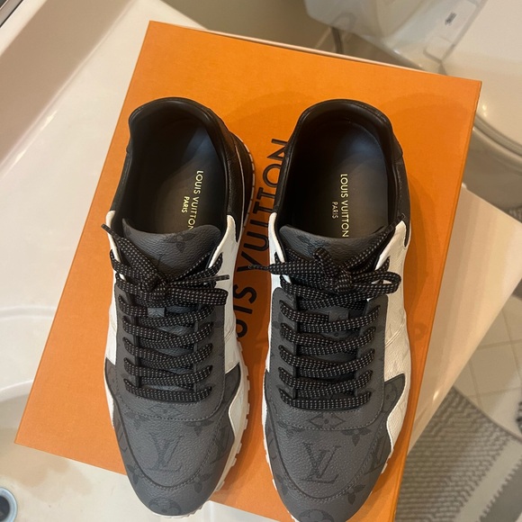 Louis Vuitton men sneakers like new size 5.5UK brown color - Picture 3 of 10